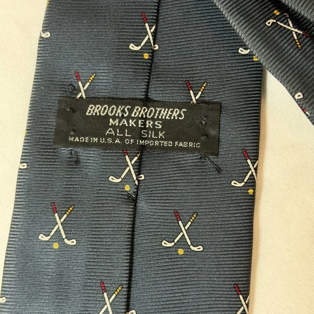 Brooks Brothers Made in USA 100% Silk All Over Print Golf Embridered Motif Tie